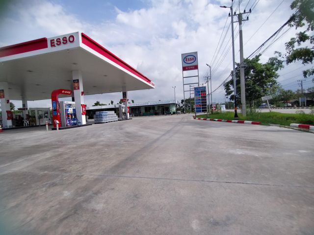 ขายถูก ปั้มน้ำมัน ESSO  เนื้อที่ 5-2-44 ไร่ ติดถนน 321  ต.สระยายโสม อ.อู่ทอง จ.สุพรรณบุรี