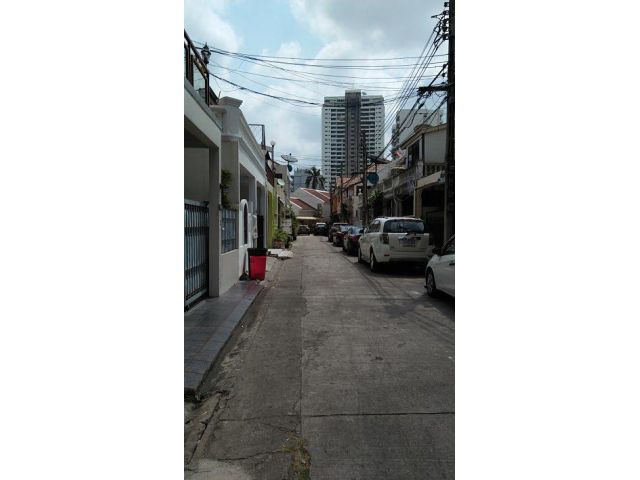 Town House 2 storey for sale in the small village Sukhumvit39