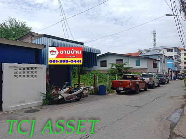 ขายที่ดินพร้อมบ้าน 2 หลัง  ซอยบางปู 61 ตรงข้ามวิทยาลัยเทคนิคสมุทรปราการ