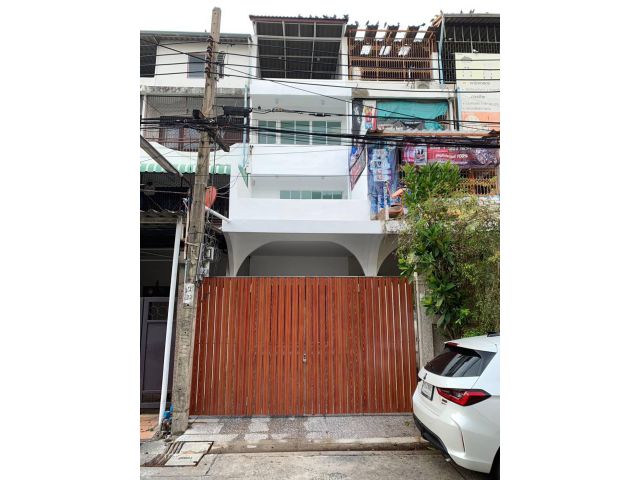 PPE9  ขาย Townhouse 4 ชั้น 3 ห้องนอน 3 ห้องน้ำ ซอยสาธุประดิษฐ์ 26 แขวงบางโพงพาง เขตยานนาวา