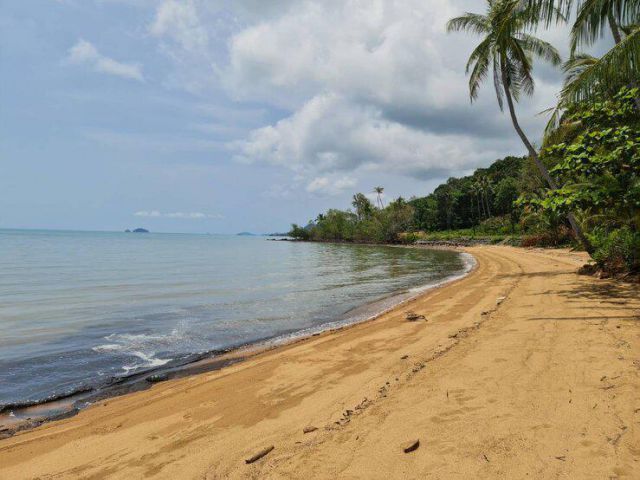 ขายที่ดิน วิวสวย ติดชายหาดส่วนตัว   เกาะช้าง จ. ตราด  เนื้อที่รวม 3-0-41 ไร่