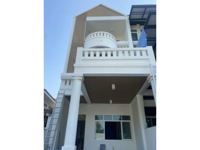 Townhouse for rent ให้เช่าทาวน์เฮาส์ปรับปรุงใหม่ เนื้อที่ 27 ตารางวา ราคา 50,000 บาท