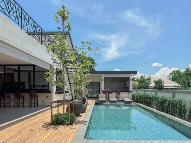 บ้านพลูวิลล่า (Pool Villa) กลางเมือง ตำบลป่าแดด เชียงใหม่  สไตล์โมเดิรน์ ทรอปิคอล (ตำบลป่าแดด)