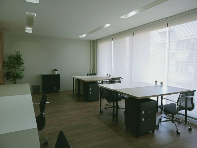 Rent Meeting Room various size closed road at least 1 year contract