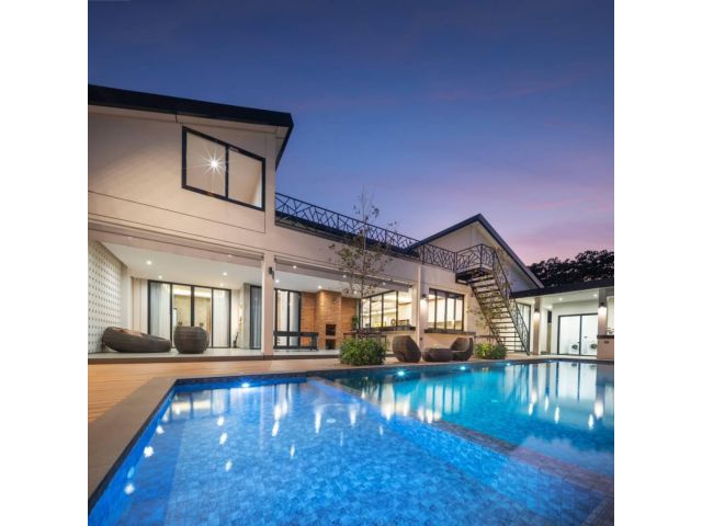 บ้านพลูวิลล่า (Pool Villa) กลางเมือง ตำบลป่าแดด เชียงใหม่  สไตล์โมเดิรน์ ทรอปิคอล