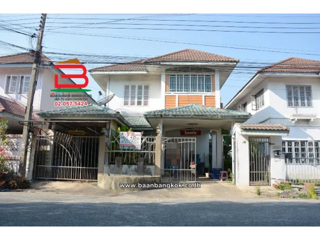 บ้านเดี่ยว หมู่บ้าน พรธิสาร 8 เนื้อที่ 40 ตรว ติดถนนธัญบุรี-วังน้อย ตำบลคลองหก อำเภอคลองหลวง จังหวัดปทุมธานี