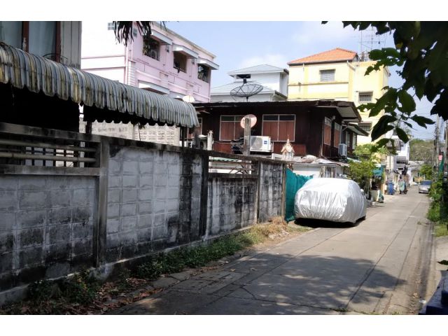 Smaller Land for House Sukhumvit 50-54 entrace two ways not far BTS On-nut