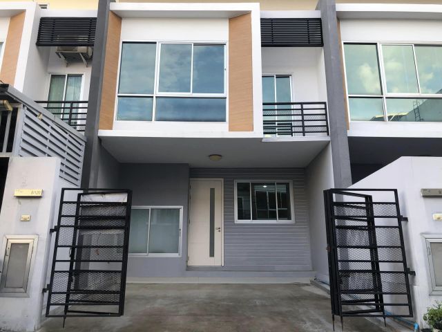 ขาย townhome ใหม่ (ไม่เคยเข้าอยู่)ราคาถูก ประชาอุทิศ 131 หมู่บ้าน Novaart