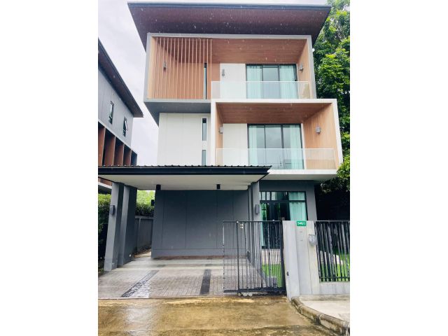 For Rent Modern private house near the city, near Ruamchok mall and Central Festival