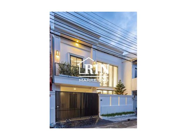 R030-06S ขาย Artiar Modern Classic Townhome ราคา 15.9 ล้าน โทร 095 694 4642  Line : @wproper บ้านบิ้วท์อินแล้วพร้อมเฟอร์