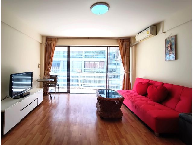 1 bedroom condo on Mae Ramphueng Beach - price 1,100,000 THB