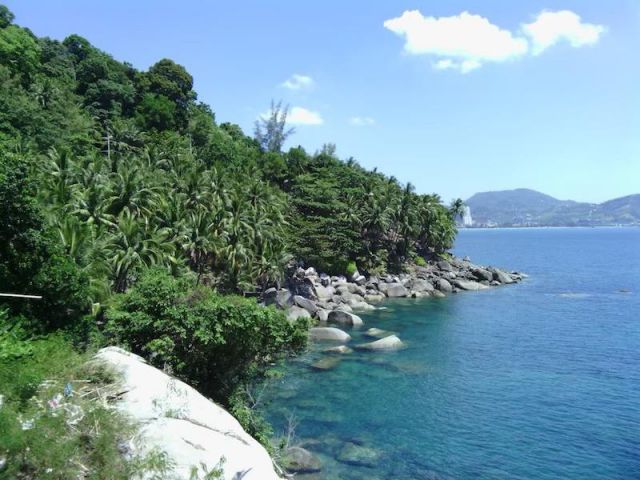 Patong land area 1450 square wah, road frontage 160 meters, sea backage 179 meters.